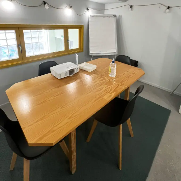 Meeting-room-seaside-coworking